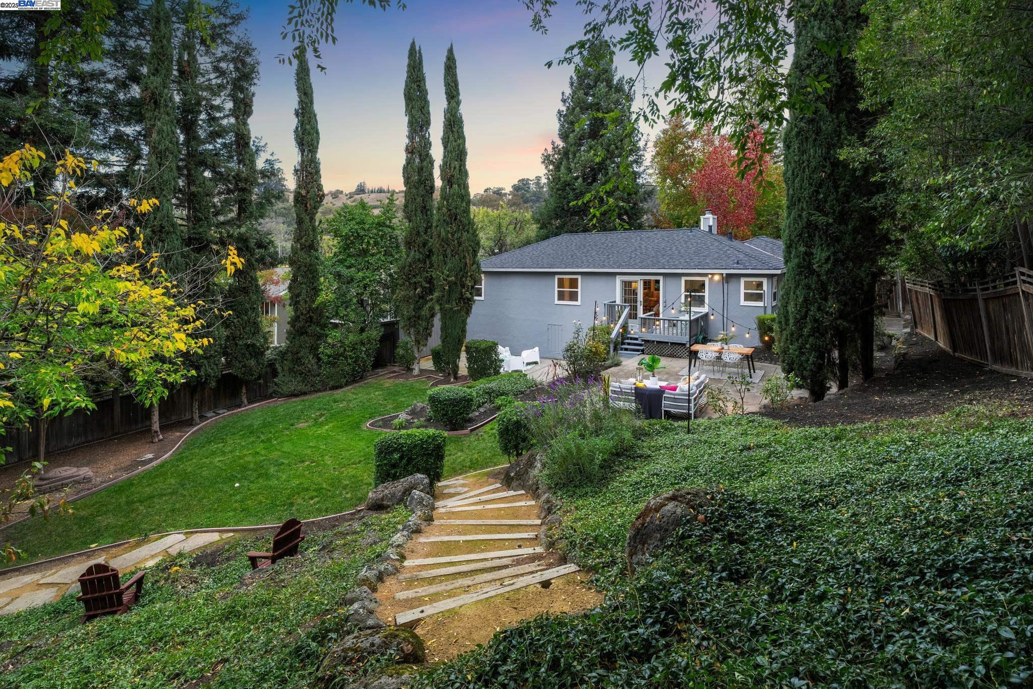 1367 El CURTOLA BLVD